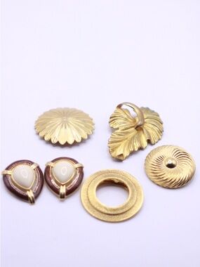 Gold-Tone vintage lot of shoe, dress, and sweater clips 6 items total